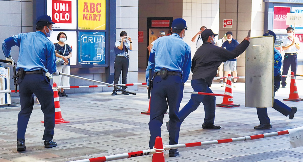 港北署 有事への備えを万全に 日吉駅でテロ対応訓練 港北区 タウンニュース 港北区 港北区民ニュース