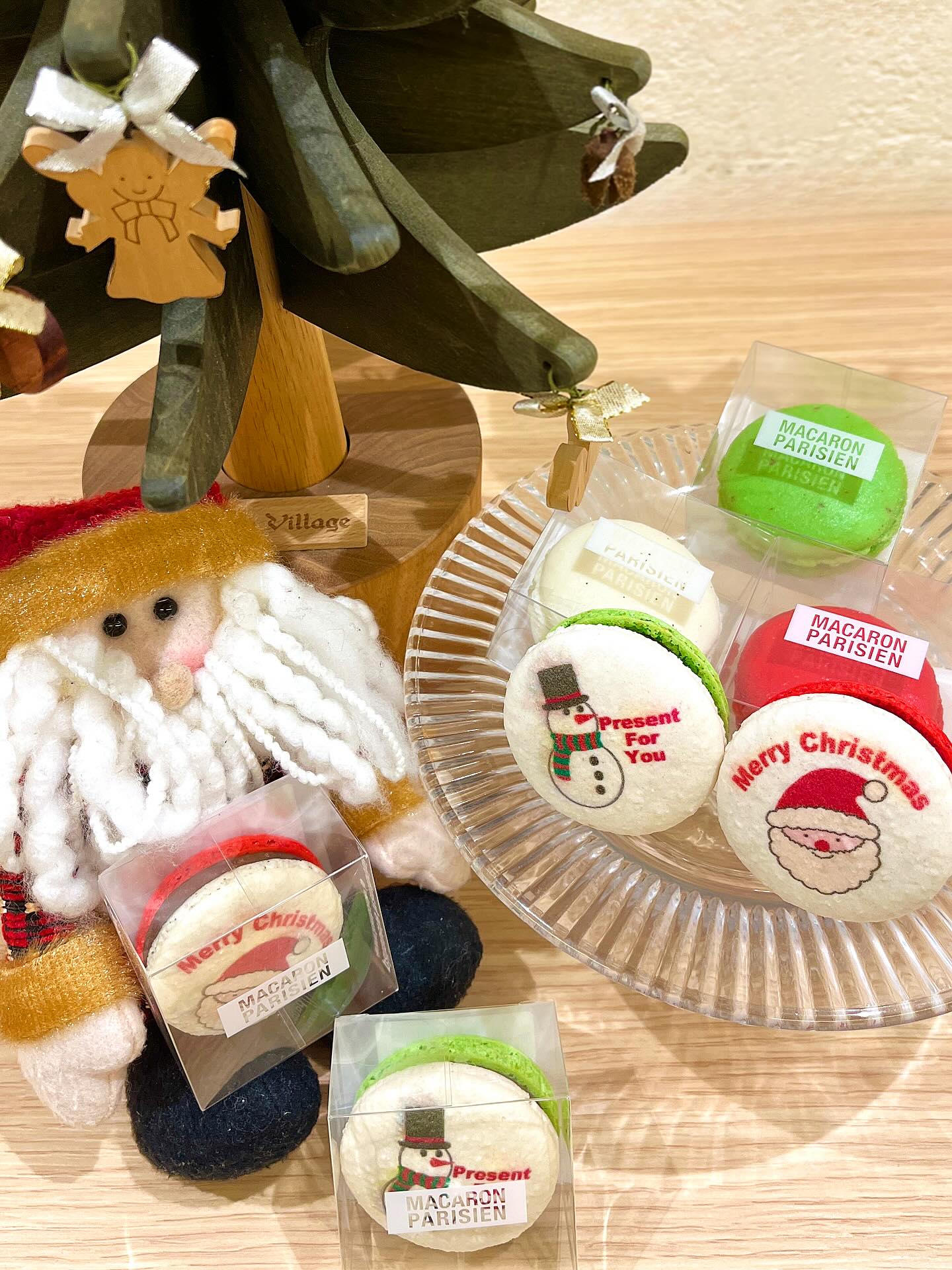 クリスマスマカロン】両店舗、数量限定で販売中です！🎅🏻サンタさん