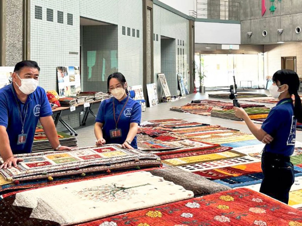 【フルタイム】手織り絨毯接客販売[正社員]（280000~290000）